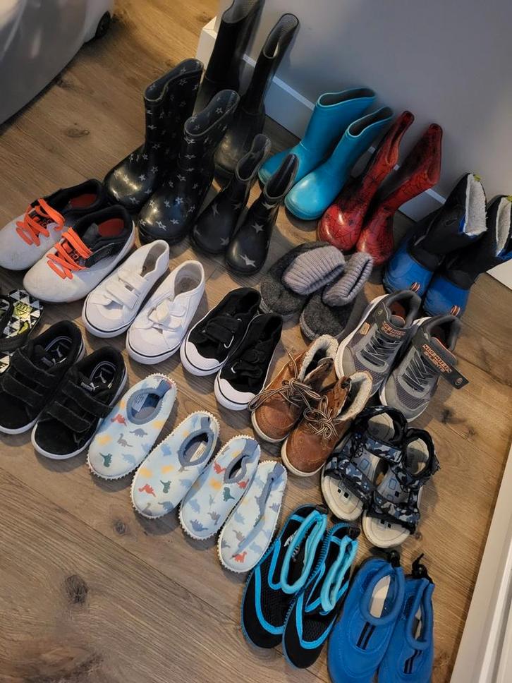 19 paar sneakers / regenlaarzen / slippers / pantoffels etc, Kinderen en Baby's, Kinderkleding | Schoenen en Sokken, Schoenen