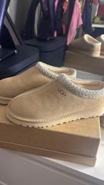 Uggs, UGG, Beige, Ophalen of Verzenden, Zo goed als nieuw