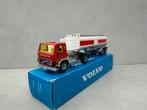 SIKU VOLVO F`7 FUEL TANKER Rood, Hobby en Vrije tijd, Modelauto's | 1:50, Ophalen of Verzenden, Bus of Vrachtwagen, SIKU