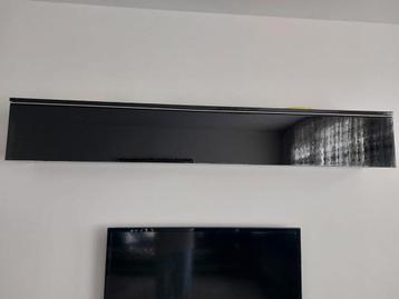 Zwevende kast beschikbaar voor biedingen