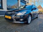Hyundai i30 cw 1.4 16v bj 2012 km126815 airco apk 21-10-2026, Auto's, Voorwielaandrijving, Stof, 4 cilinders, Zwart