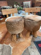 2 zgan teakhouten stoeltjes met koeienhuid, Ophalen, Zo goed als nieuw, Hout