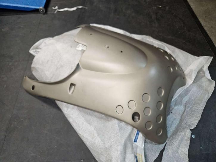 Onderspoiler Aprilia Rally Goud - Brons A.C NIEUW-NOS, Fietsen en Brommers, Brommeronderdelen | Scooters, Nieuw, Aprilia, Kap