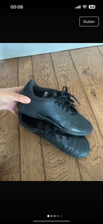 Voetbal schoenen adidas beschikbaar voor biedingen