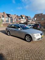BMW 5-Serie 2.5 XI 525 Touring 2006 Grijs, Auto's, Zwart, 2497 cc, 2000 kg, Bluetooth