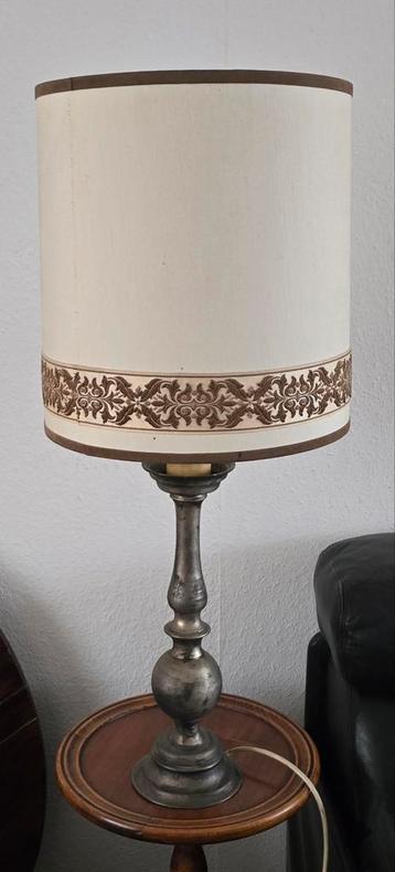 Vintage Tafellamp met Stoffen Kap beschikbaar voor biedingen