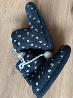 Sloffen donkerblauw met zilveren hartjes maat 25, Kinderen en Baby's, Kinderkleding | Schoenen en Sokken, Ophalen of Verzenden