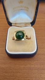 Prachtige oude gouden ring met groene jade, Sieraden, Tassen en Uiterlijk, Ringen, Goud, Goud, Met edelsteen, 17 tot 18
