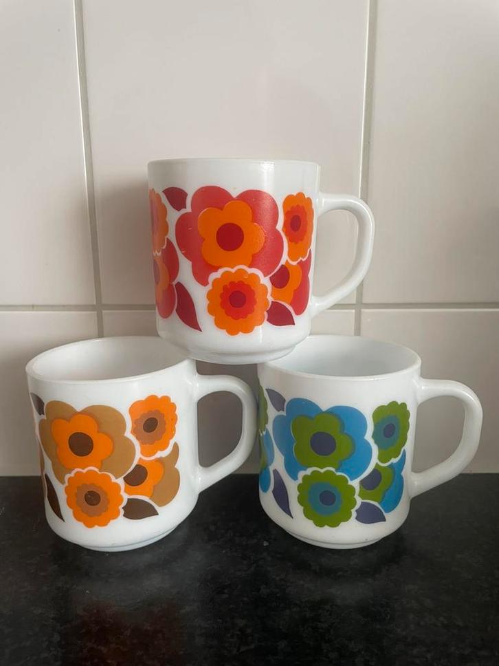 GEZOCHT: Arcopal lotus kopjes, Huis en Inrichting, Keuken | Servies, Zo goed als nieuw, Kop(pen) en/of Schotel(s), Overige stijlen