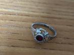 Zilveren kinderringetje met rode steen 15mm, Sieraden, Tassen en Uiterlijk, Ringen, Gebruikt, Ophalen of Verzenden, Kleiner dan 17