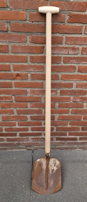 Schep met steel beschikbaar voor biedingen