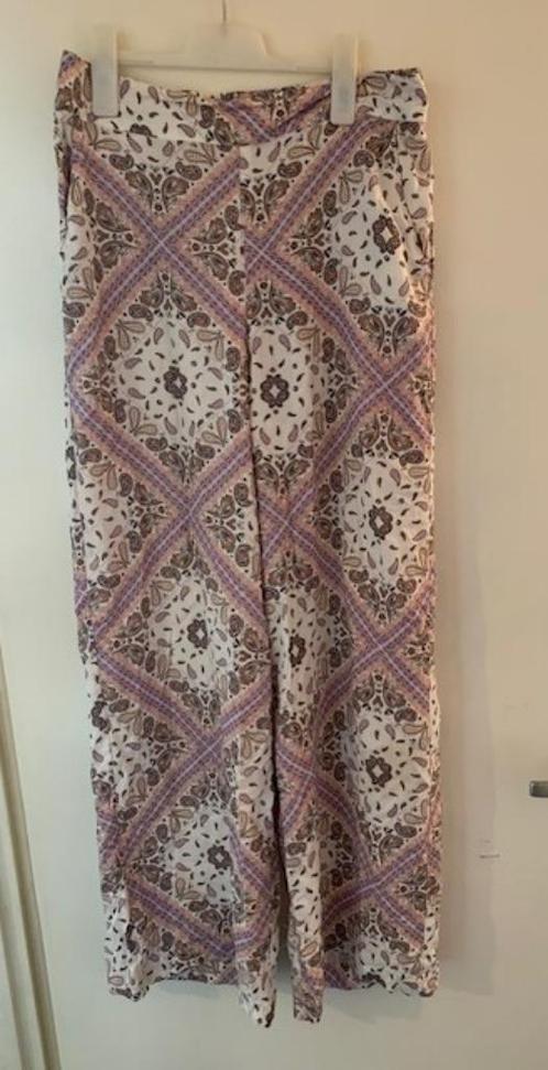 Meerkleurige broek van de C&A. Maat L, Kleding | Dames, Broeken en Pantalons, Zo goed als nieuw, Maat 42/44 (L), Overige kleuren