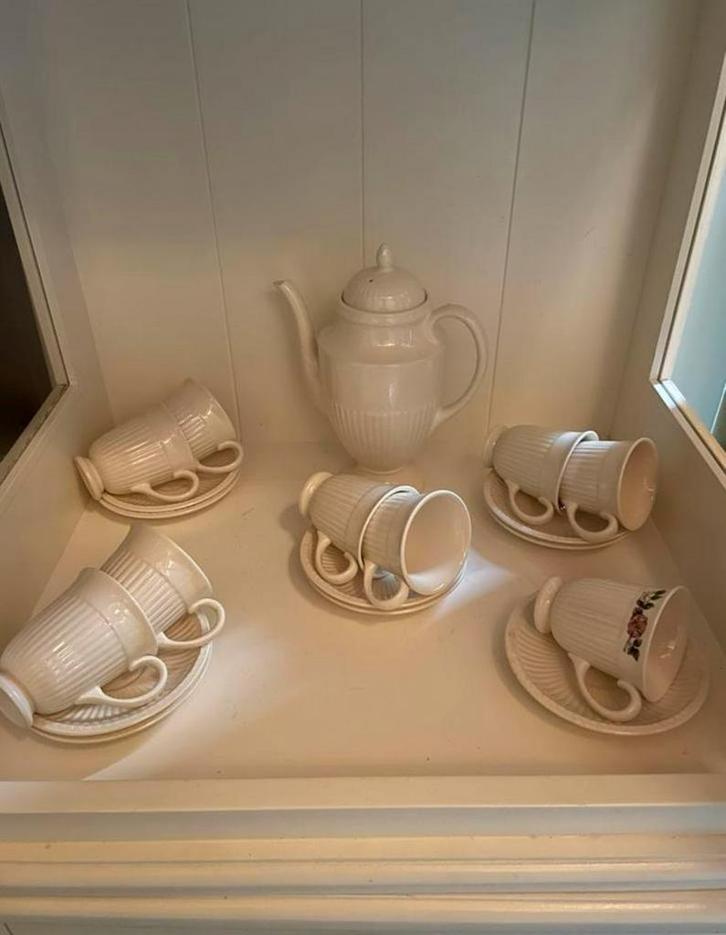Wedgwood Edme 17 delige set (Bijenkorf, Hoyng), Antiek en Kunst, Antiek | Servies los, Ophalen of Verzenden