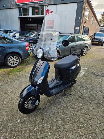 BTC Snorscooter Riva zo goed als nieuw beschikbaar voor biedingen