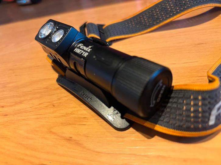 Fenix HM71R Hoofdlamp, Caravans en Kamperen, Zaklampen, Nieuw, Batterij, Ophalen of Verzenden