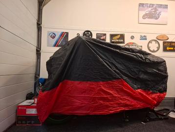 Motorhoes XXL (rood-zwart) beschikbaar voor biedingen