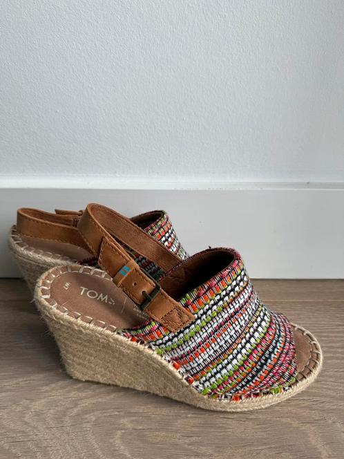 TOMS gekleurde wedges maat 37.5, Kleding | Dames, Schoenen, Zo goed als nieuw, Overige typen, Overige kleuren, Ophalen of Verzenden