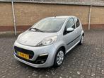 Peugeot 107 1.0 12V 5DR 2013 Allure | Airco | LED | Org. NL, Auto's, Voorwielaandrijving, Stof, Zwart, 4 stoelen