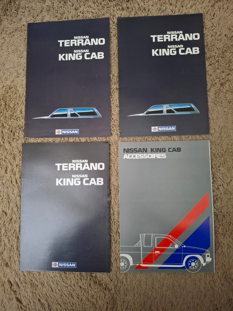 Lot autofolders Nissan Terrano/King cab, Verzenden, Zo goed als nieuw, Nissan