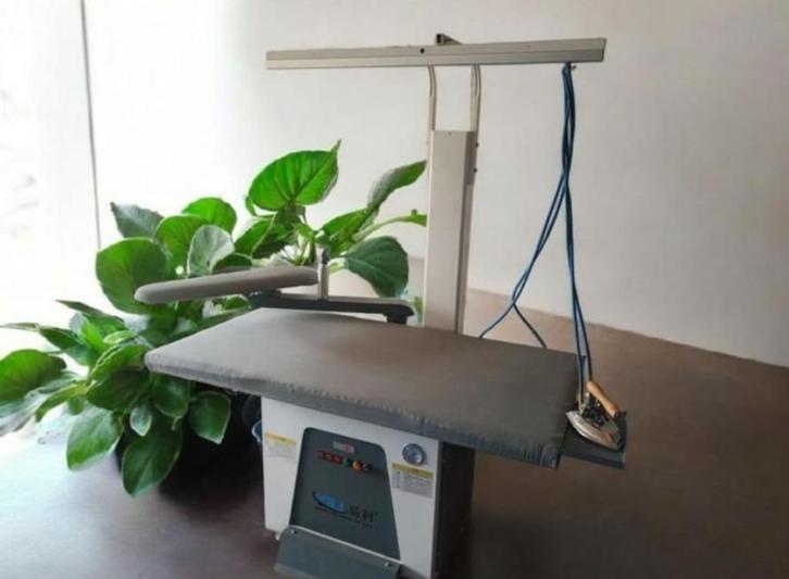 industriele strijkplank + strijkijzer 400V, Witgoed en Apparatuur, Strijkijzers en Strijkplanken, Zo goed als nieuw, Strijkijzer met snoer