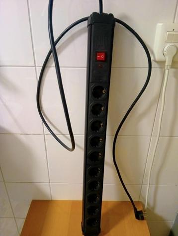 Stekkerdoos voor 10 elektrische apparaten, knop lamp uit/aan beschikbaar voor biedingen