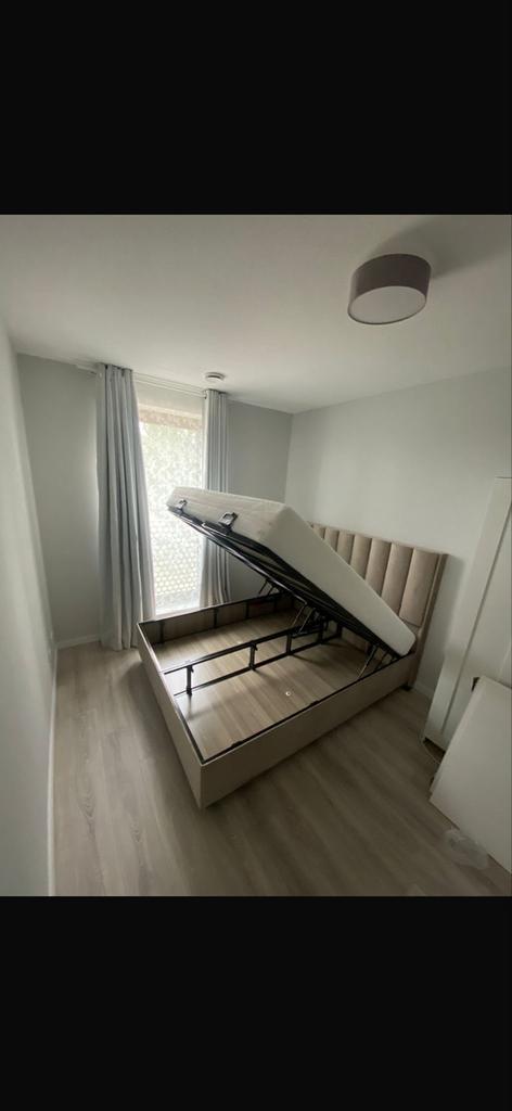 Bed met opbergruimte en fluwelen hoofdbord, Huis en Inrichting, Slaapkamer | Bedden, Zo goed als nieuw, Tweepersoons, 160 cm, 200 cm