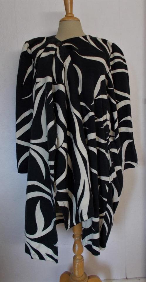 Aparte zwart/beige jas van Purificacion Garcia! XL/XXL, Kleding | Dames, Jassen | Zomer, Zo goed als nieuw, Maat 46/48 (XL) of groter