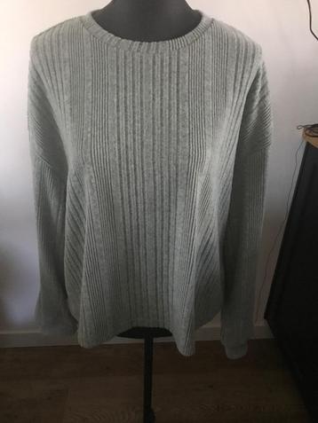 Nieuw mooie aparte zachte trui korter model mt XL groen beschikbaar voor biedingen