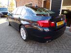 BMW 5-serie 523i High Executive Automaat / Leder / Navi, Auto's, Achterwielaandrijving, Gebruikt, Beige, 2000 kg