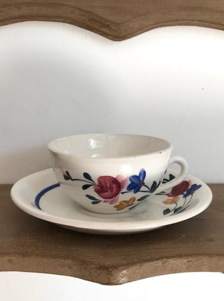 St. Amand Ceranord kop en schotel hand beschilderd, Antiek en Kunst, Antiek | Servies los, Ophalen of Verzenden