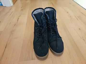 Dames gevoerde veter boots  beschikbaar voor biedingen