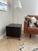 Houten kubus bijzettafel op wielen, Minder dan 55 cm, Gebruikt, Vierkant, Modern
