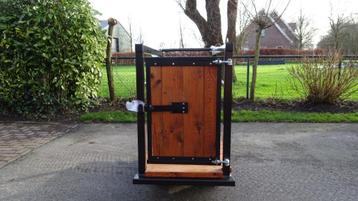 Behandel of opvoelbox beschikbaar voor biedingen