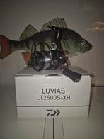Daiwa Luvias LT2500S-XH Nieuw met J-Braid 0.10mm, Watersport en Boten, Ophalen of Verzenden, Nieuw, Molen