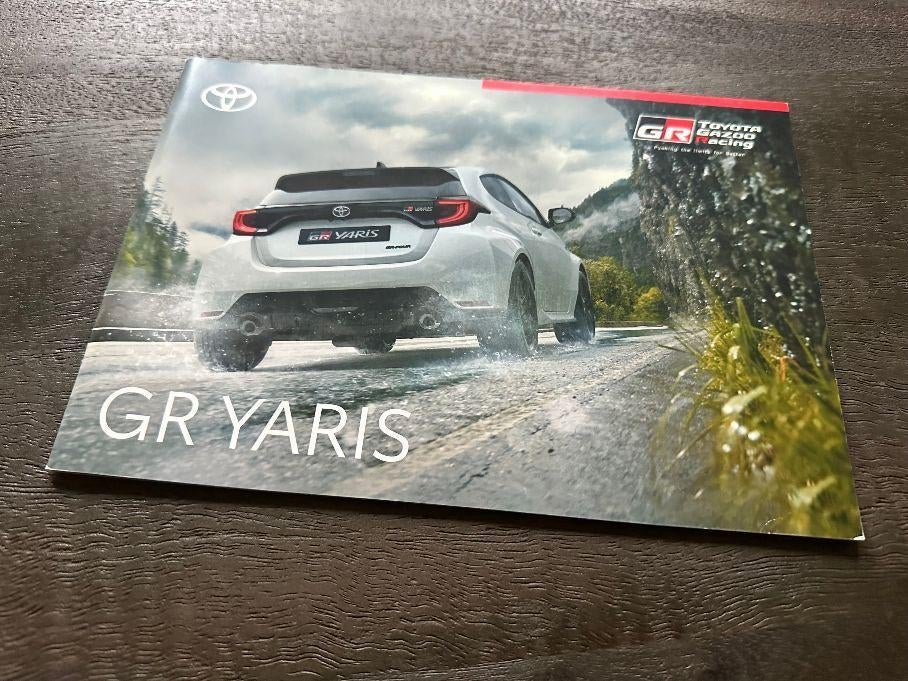 Toyota GR Yaris bommetje Zwitserse folder 2021, Ophalen of Verzenden, Zo goed als nieuw, Toyota