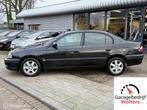 Toyota Avensis 1.8-16V Executive airco rijd als nieuw, Voorwielaandrijving, 1794 cc, Zwart, 4 cilinders