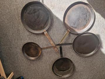 Vintage Gietijzeren Pannenkoekspannen of crepe Set beschikbaar voor biedingen