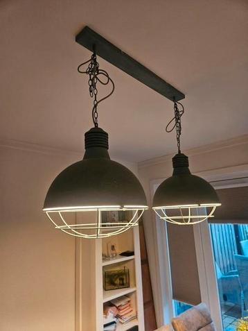 Complete set lampen beschikbaar voor biedingen