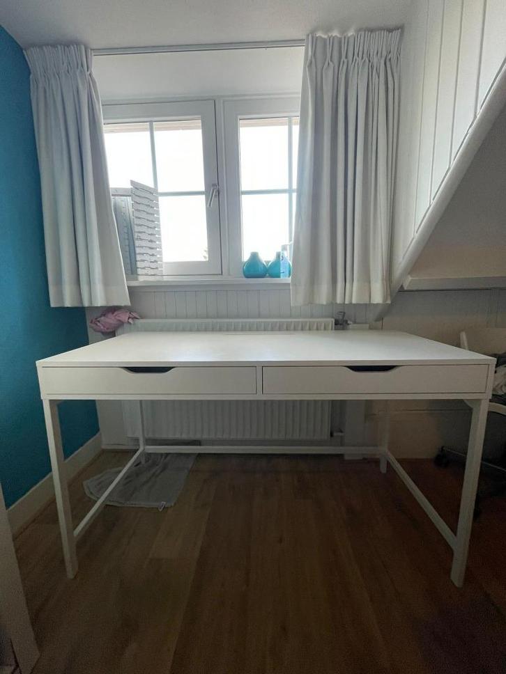 Praktisch bureautje Ikea (wit) Alex, Huis en Inrichting, Bureaus, Zo goed als nieuw, Bureau, Ophalen