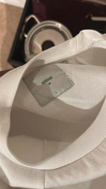 4 truien jas en shirt beschikbaar voor biedingen