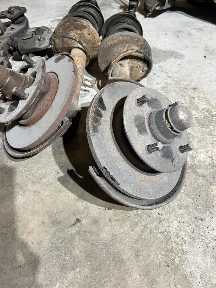 Toyota KE70/Daihatsu Charmant Voorpoten met Remmen, Auto-onderdelen, Remmen en Aandrijving, Toyota, Gebruikt, Ophalen