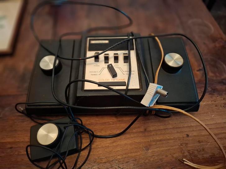 2 oude Game computers, Spelcomputers en Games, Spelcomputers | Overige, Gebruikt, Ophalen of Verzenden