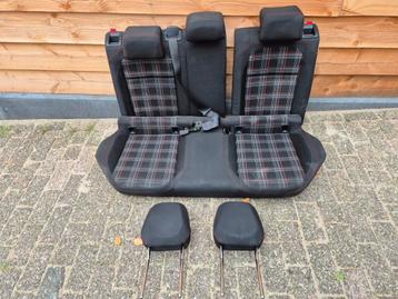VW POLO GTI 2G ACHTERBANK + SET HOOFDSTEUNEN VOOR  beschikbaar voor biedingen