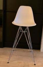 Witte barkruk, Huis en Inrichting, Barkrukken, 1 kruk, Ophalen, Zo goed als nieuw, 60 tot 90 cm