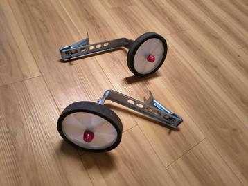 Zijwieltjes voor kinderfietsje beschikbaar voor biedingen