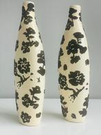 2 decoratieve vazen crème/zwart, Huis en Inrichting, Gebruikt, Overige kleuren, Aardewerk of Porselein, Ophalen of Verzenden