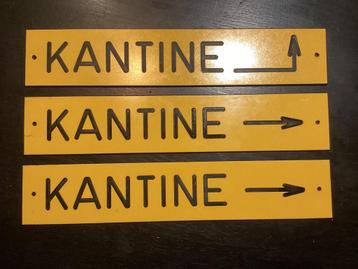 Vintage gegraveerde richting bordjes KANTINE beschikbaar voor biedingen