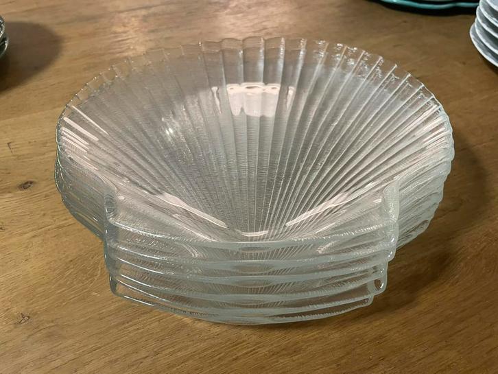 6 grote glazen vintage borden van Luminarc uit Frankrijk, Huis en Inrichting, Keuken | Servies, Zo goed als nieuw, Bord(en), Overige stijlen