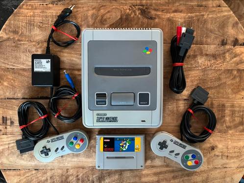 Nintendo SNES + 2 controllers + Super Mario World | Netjes, Spelcomputers en Games, Spelcomputers | Nintendo Super NES, Zo goed als nieuw