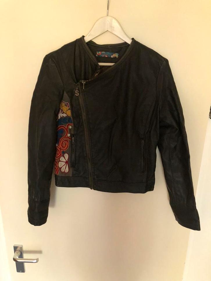 Desigual Leatherlook donkerbruin jasje maat 40., Kleding | Dames, Jassen | Zomer, Gedragen, Maat 38/40 (M), Bruin, Ophalen of Verzenden